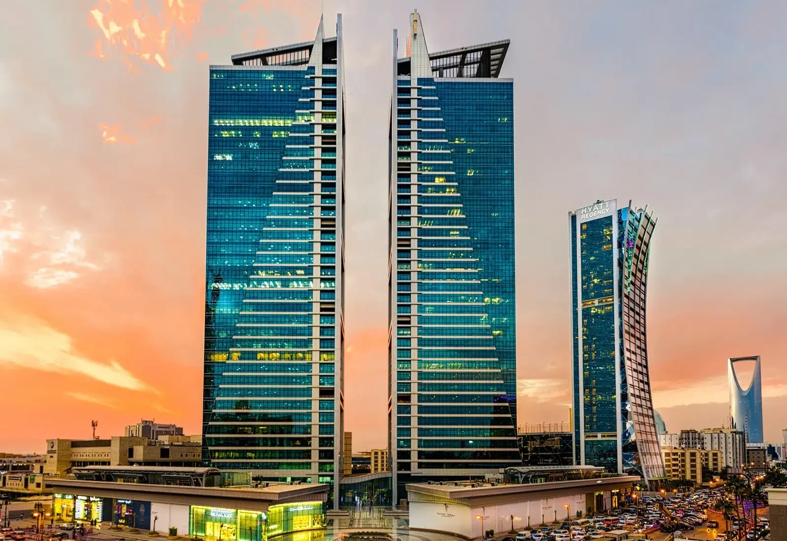 الأبراج السكنية والتجارية